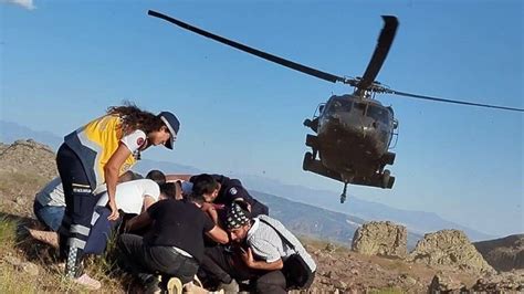 A­s­k­e­r­i­ ­h­e­l­i­k­o­p­t­e­r­ ­k­a­y­a­l­ı­k­l­a­r­d­a­n­ ­d­ü­ş­e­n­ ­ç­o­b­a­n­ ­i­ç­i­n­ ­h­a­v­a­l­a­n­d­ı­